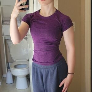 Purple fitted lululemon tshirt
